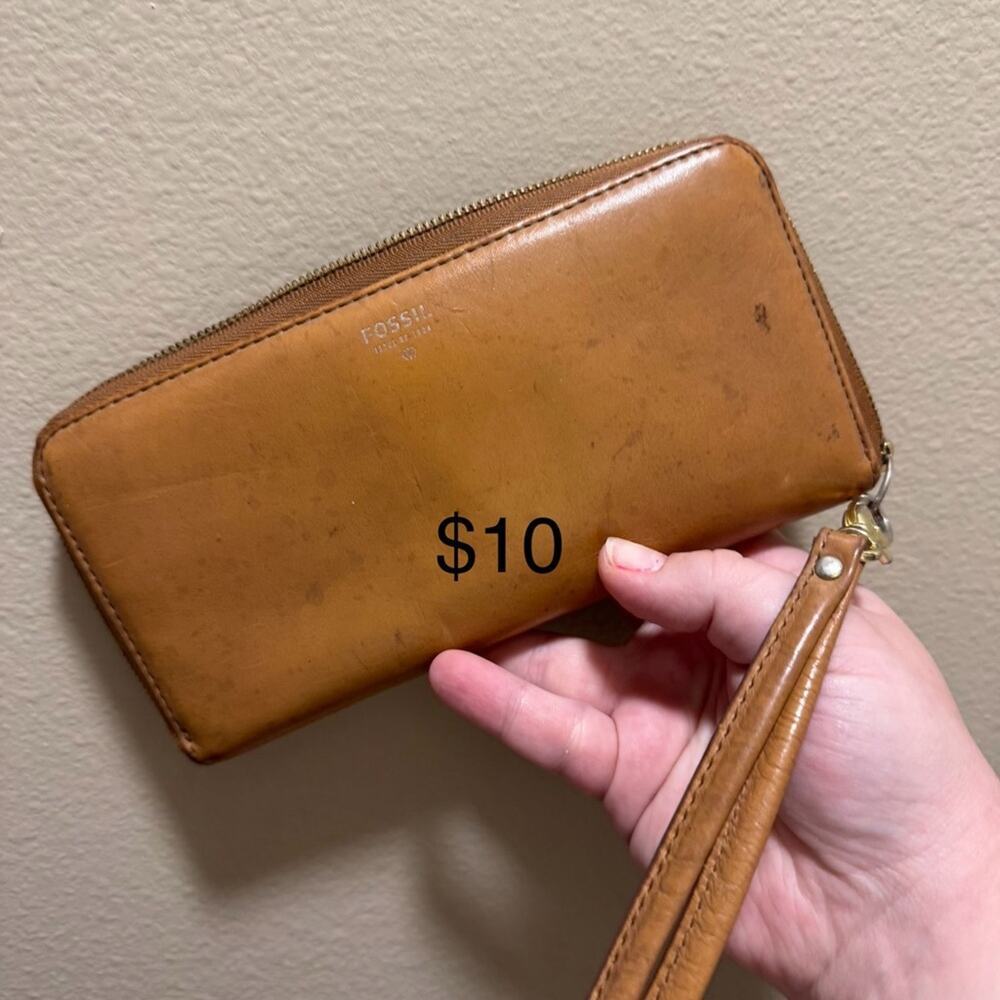 Fossil Tan Zip-Around Leather Wristlet Wallet